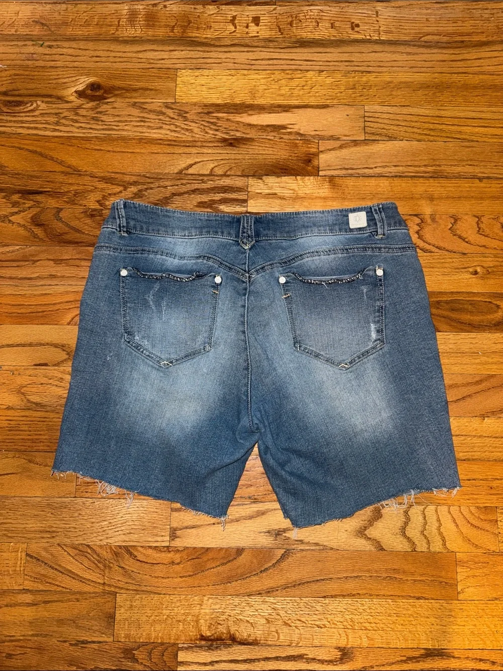 Democracy Distressed Denim Shorts in Medium Blue size‎ 12